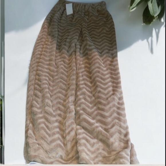 Crave Fame Plush joggers - Picture 1 of 7